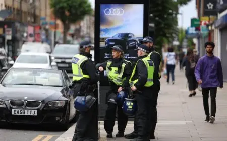 الشرطة البريطانية تعتقل 25 شخصا بعد أحداث العنف في مسيرة لندن أمس