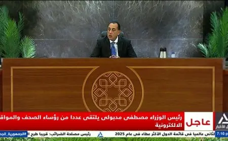 مدبولي يجتمع مع رؤساء تحرير الصحف والمواقع الإلكترونية المصرية لبحث القضايا الراهنة