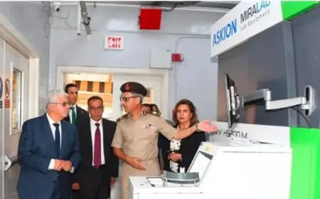 صور حصرية القوات المسلحة تستقبل وزير التعليم العالي لمناقشة الجينوم المرجعي المصري