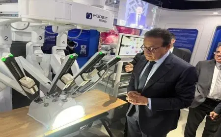 وزير الصحة يلتقي فريق ميدبوت لتعزيز التعاون في مجال الجراحة الروبوتية