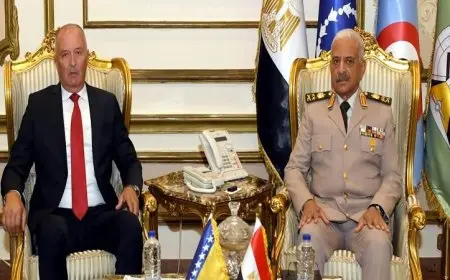 وزير الدفاع يلتقي بنظيره البوسني لبحث تعزيز التعاون العسكري ويستعرض تفاصيل اللقاء بالفيديو والصور