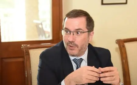 السفير البريطاني في القاهرة يؤكد التزام بلاده بالاستمرار في التعاون مع مصر لتحقيق السلام الدائم