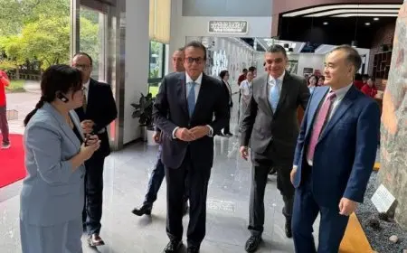 نائب رئيس مجلس الوزراء ووزير الصحة يقوم بجولة في مصنع Runyes بالصين لتعزيز التعاون الصحي