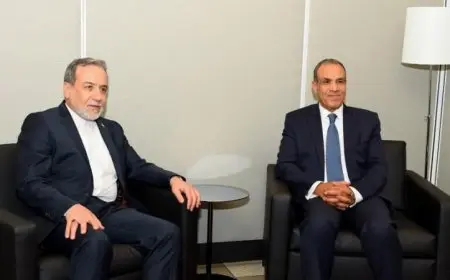 وزير الخارجية يبحث مع عراقجي آخر مستجدات الملف النووي الإيراني