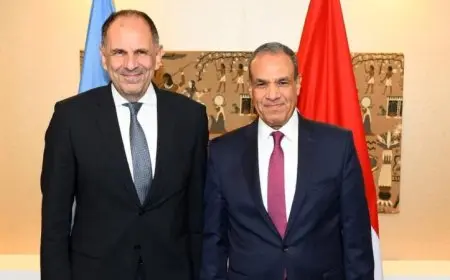 وزير الخارجية المصري يؤكد خلال لقائه بنظيره اليوناني موقف القاهرة الرافض لتهجير الفلسطينيين