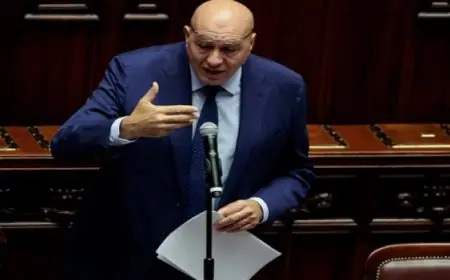 إيطاليا ترسل سفينة ثانية تابعة للبحرية لمرافقة أسطول مساعدات غزة