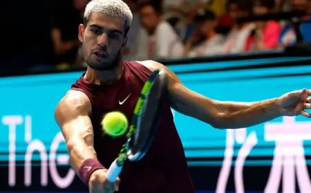 ألكاراز يتخطى الإصابة ويواصل مشواره في بطولة طوكيو للتنس