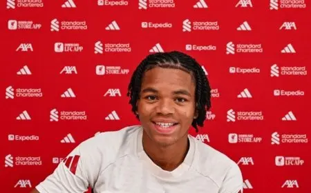 نغوموها يوقع عقده الاحترافي الأول مع نادي ليفربول