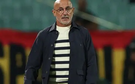 دي لا فوينتي لا يولّي اهتماماً لانتقادات فليك حول لامين يامال