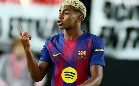 فليك يتجنب المجازفة ويكشف عن موقفه بشأن مشاركة يامال مع برشلونة