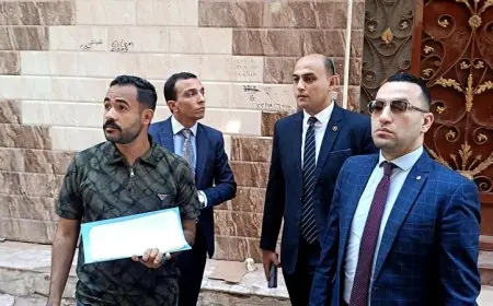 صور توثق معاينة النيابة الإدارية لموقع حادث حريق مصنع في المحلة الكبرى