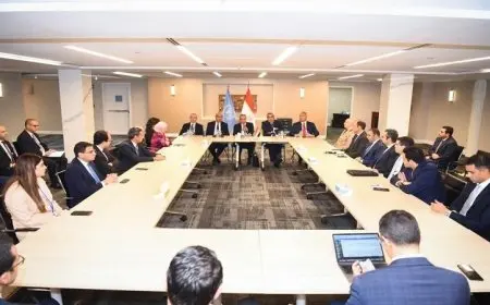 وزير الخارجية يجتمع مع وفد الدائم والقنصلية العامة في نيويورك لتعزيز العلاقات الدبلوماسية