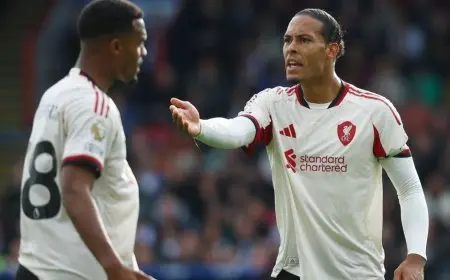 فان دايك يدعو ليفربول للانتفاض بعد الخسارة الأولى الصادمة