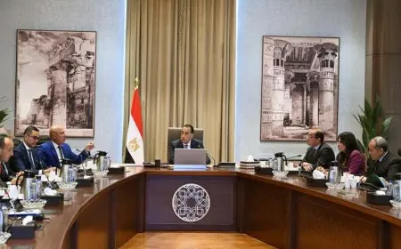 رئيس الوزراء يراقب تقدم تنفيذ مشاريع القطار الكهربائي السريع