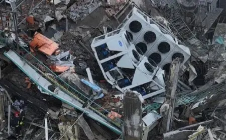 شظايا صاروخ روسي تتسبب في أضرار لقنصلية بولندا في كييف مع عدم تسجيل إصابات