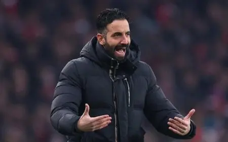 مانشستر يونايتد يواصل دعمه لأموريم ويقرر تأجيل تحديد مستقبله حتى نهاية الموسم