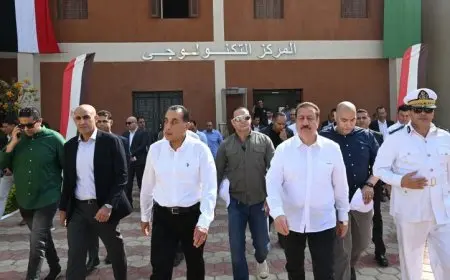 رئيس الوزراء يقوم بجولة تفقدية في مجمع خدمات المواطنين المركز التكنولوجي بقرية شمّا