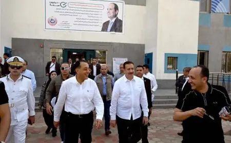 رئيس الوزراء يزور مركز طب الأسرة في قرية شمّا ويجتمع مع القوافل الطبية بأشمون