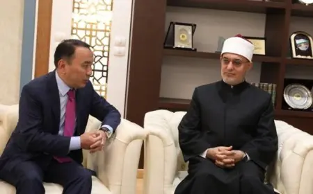 مفتي الجمهورية يلتقي بسفير كازاخستان لتعزيز التعاون في المجالات الدينية والإفتائية