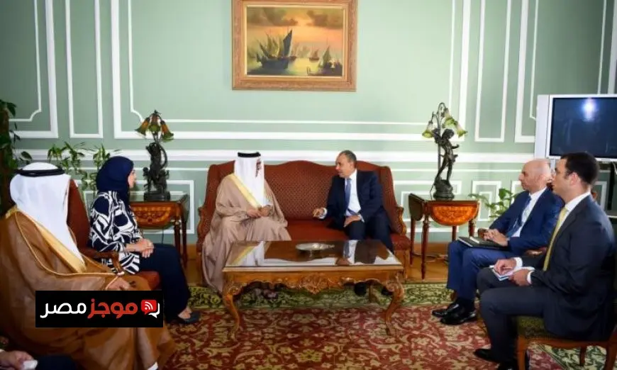 وزير الخارجية يناقش مع نظيره البحريني طرق تعزيز التعاون الثنائي