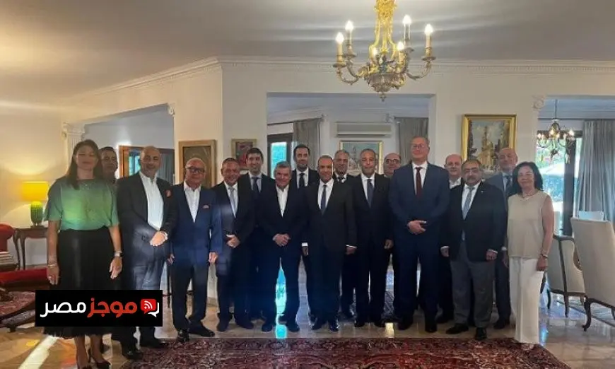 عبد العاطي يشارك في جلسة حوارية هامة مع أبرز رجال الأعمال وقيادات غرفة التجارة في قبرص