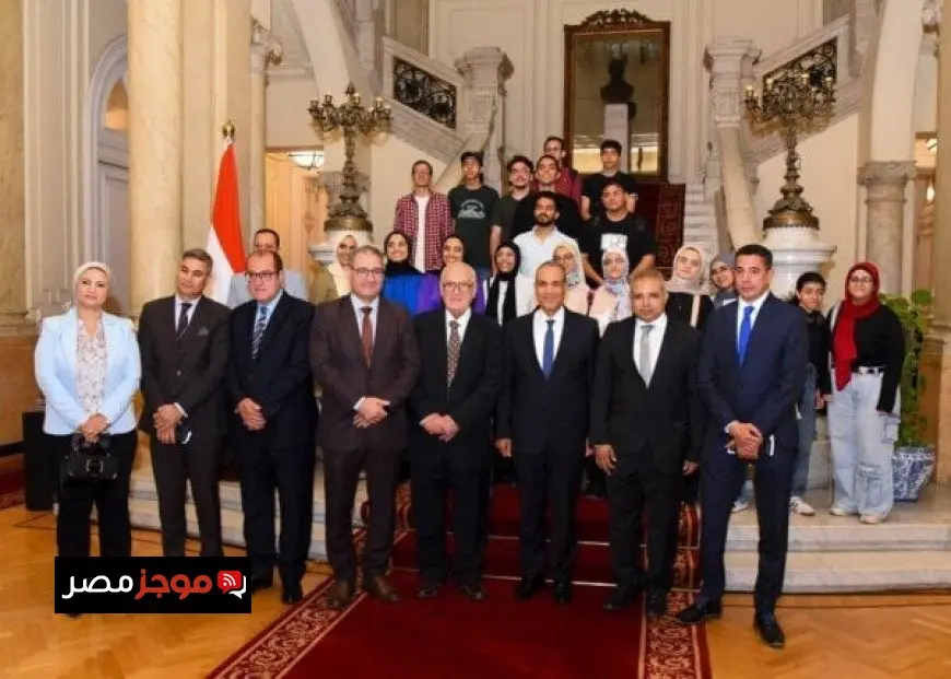 وزير الخارجية يجتمع بأوائل الثانوية العامة في حدث تفاعلي مع جريدة الجمهورية