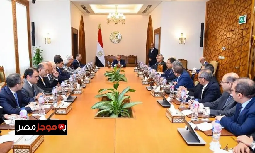 وزير الخارجية يعقد اجتماعًا مع قيادات الوزارة لتعزيز تطوير الأداء المؤسسي وتحسين سير العمل