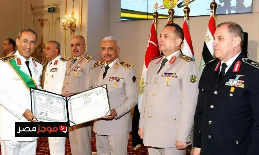 الفريق أول عبدالمجيد صقر يحتفل بقادة القوات المسلحة المخلصين في تكريم خاص
