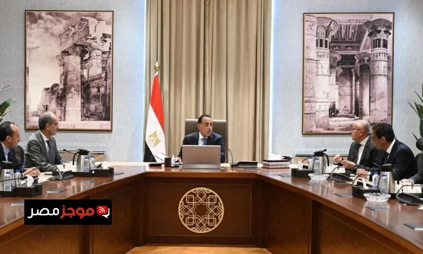 رئيس الوزراء يطرح حلولًا مبتكرة لتسهيل خدمات التصديق في مكاتب وزارة الخارجية
