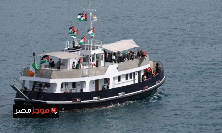 قارب ثانٍ في أسطول متجه إلى غزة يتعرض لضربة من مسيرة