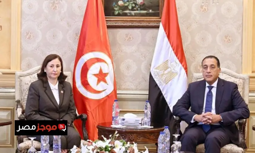 رئيس الوزراء المصري يستقبل نظيرته التونسية في مطار القاهرة الدولي