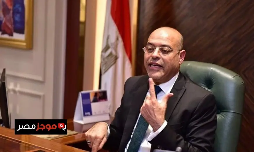 وزير العمل يدعم عاملة فقدت طفلتها الرضيعة في شركة نسيج بالإسكندرية