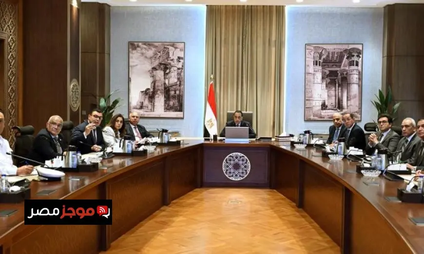 مدبولي يشرف على تطبيق الضوابط والإجراءات للإعلانات على الطرق لضمان السلامة والجمالية