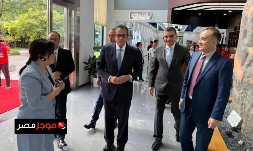 نائب رئيس مجلس الوزراء ووزير الصحة يقوم بجولة في مصنع Runyes بالصين لتعزيز التعاون الصحي