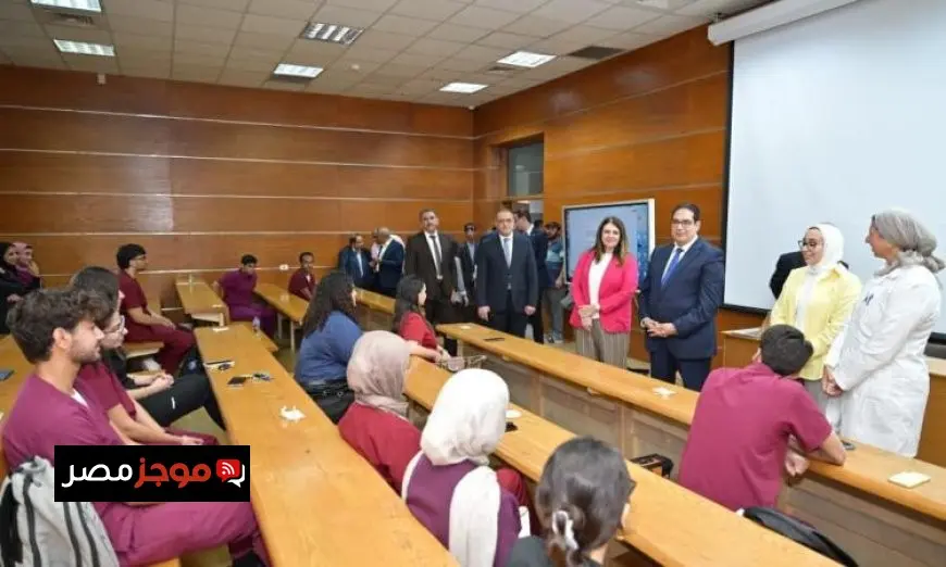 رئيس جامعة القاهرة يراقب سير العملية التعليمية في كليات فرع الشيخ زايد
