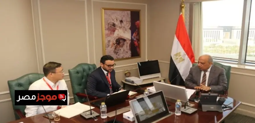 وزير الكهرباء يبحث تطورات تصنيع بطاريات تخزين الطاقة المتجددة فى مصر