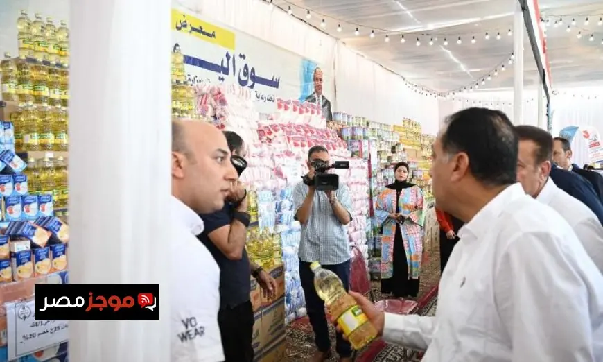 رئيس الوزراء يقوم بجولة تفقدية في سوق اليوم الواحد للسلع الغذائية في أشمون