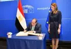 الرئيس السيسي يسجل اسمه في سجل كبار الزوار بالبرلمان الأوروبي