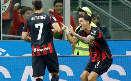 ميلان يحقق انتصاراً مثيراً على نابولي بعشرة لاعبين ويخطف صدارة الدوري الإيطالي مع أول هزيمة للنادي