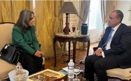 وزير الخارجية يجتمع بمندوبة كوبا الدائمة في اليونسكو لتعزيز التعاون الثقافي