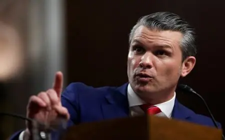 وزير الدفاع الأمريكي يقرر إقالة قائد القوات البحرية بشكل مفاجئ