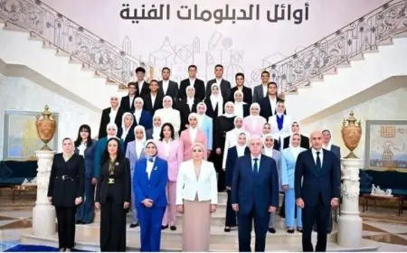 عاشور يعلن عن 34 منحة دراسية كاملة لأوائل طلاب التعليم الفني في 2025/2024