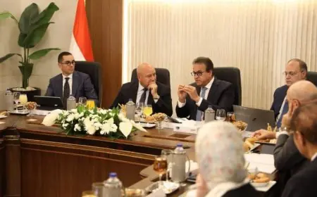 عبد الغفار والوزير يستعرضان تطورات السوق الدوائي وأهمية توطين صناعة المستحضرات في البلاد