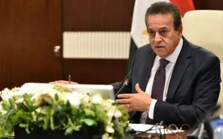 وزير الصحة يهنئ الدكتور خالد العناني بتعيينه مديراً عاماً لليونسكو