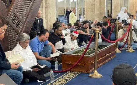 جثمان الدكتور أحمد عمر هاشم يصل إلى الجامع الأزهر في مشهد مؤثر