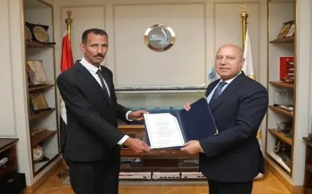 وزير النقل يكرم سائق الدلتا لرفضه مكافأة مالية ويتسلم أكثر من مليون جنيه