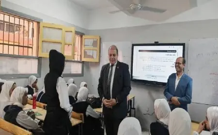 وكيل تعليم قنا يتحدث مع طلاب فرشوط عن البكالوريا كخطوة نحو تعليم مرن وجديد