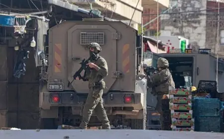 مواجهات عنيفة في نابلس بين قوات الاحتلال والمستوطنين يقتحمون البلدة القديمة في فلسطين