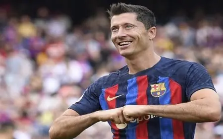 ليفاندوفسكي يعلن استعداده للاستمرار مع برشلونة بشرط الحفاظ على لياقته البدنية