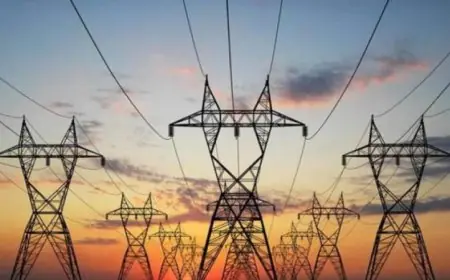 الكهرباء الإسبانية تحذر من مخاطر انقطاع التيار الكهربائي الواسع في البلاد